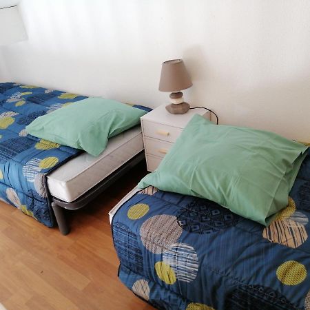 Sous le soleil de Provence Petite maison au calme et très bien équipée de 40m2 avec Wifi -jardin privé-la piscine est commune à la résidence et ouverte du 1er mai au 30 septembre de 09h à 21h,En juillet et aout reservation uniquement du samedi au sam Forcalqueiret Extérieur photo