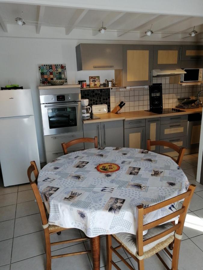 Sous le soleil de Provence Petite maison au calme et très bien équipée de 40m2 avec Wifi -jardin privé-la piscine est commune à la résidence et ouverte du 1er mai au 30 septembre de 09h à 21h,En juillet et aout reservation uniquement du samedi au sam Forcalqueiret Extérieur photo