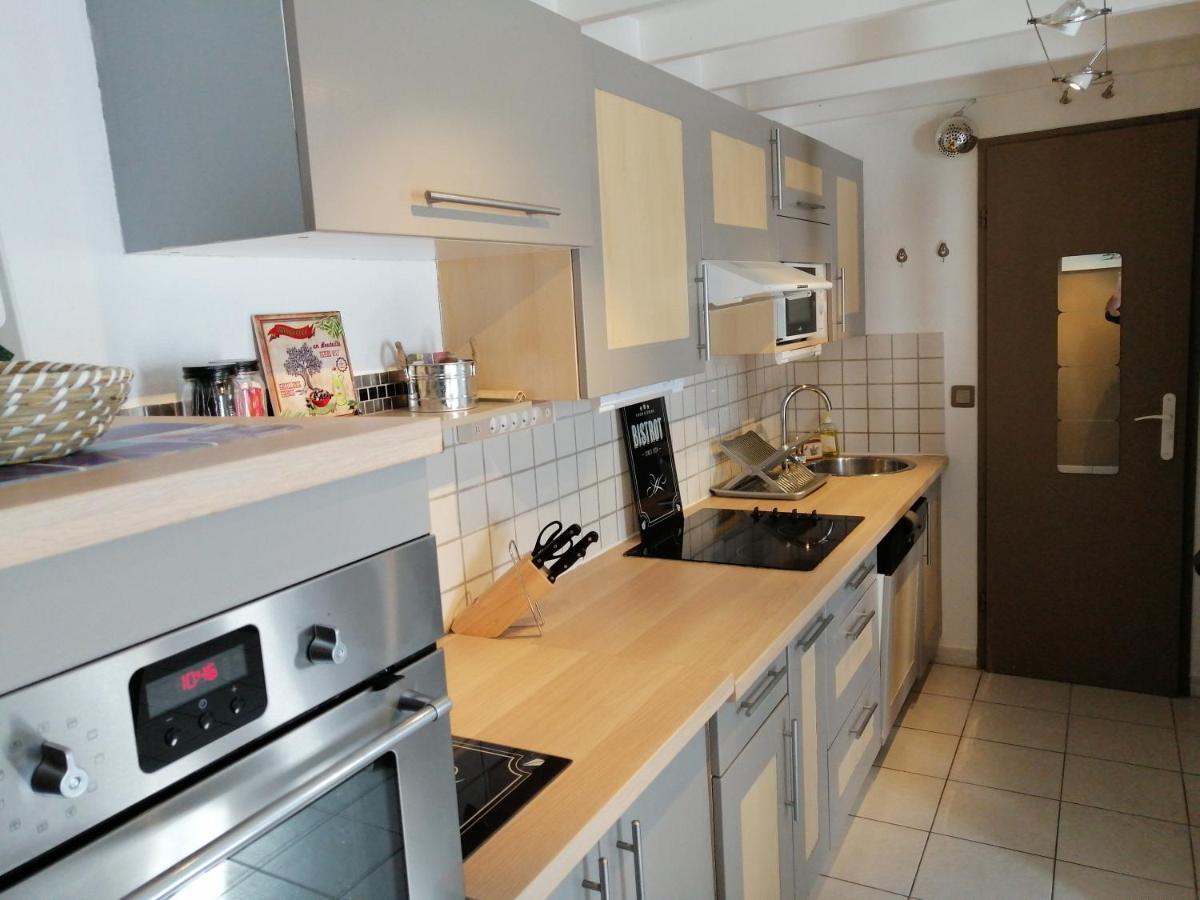 Sous le soleil de Provence Petite maison au calme et très bien équipée de 40m2 avec Wifi -jardin privé-la piscine est commune à la résidence et ouverte du 1er mai au 30 septembre de 09h à 21h,En juillet et aout reservation uniquement du samedi au sam Forcalqueiret Extérieur photo